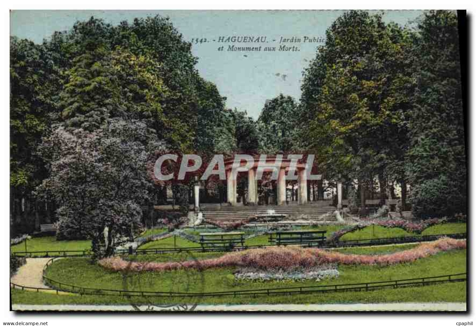 CPA Haguenau Jardin Public et Monument aux Morts
