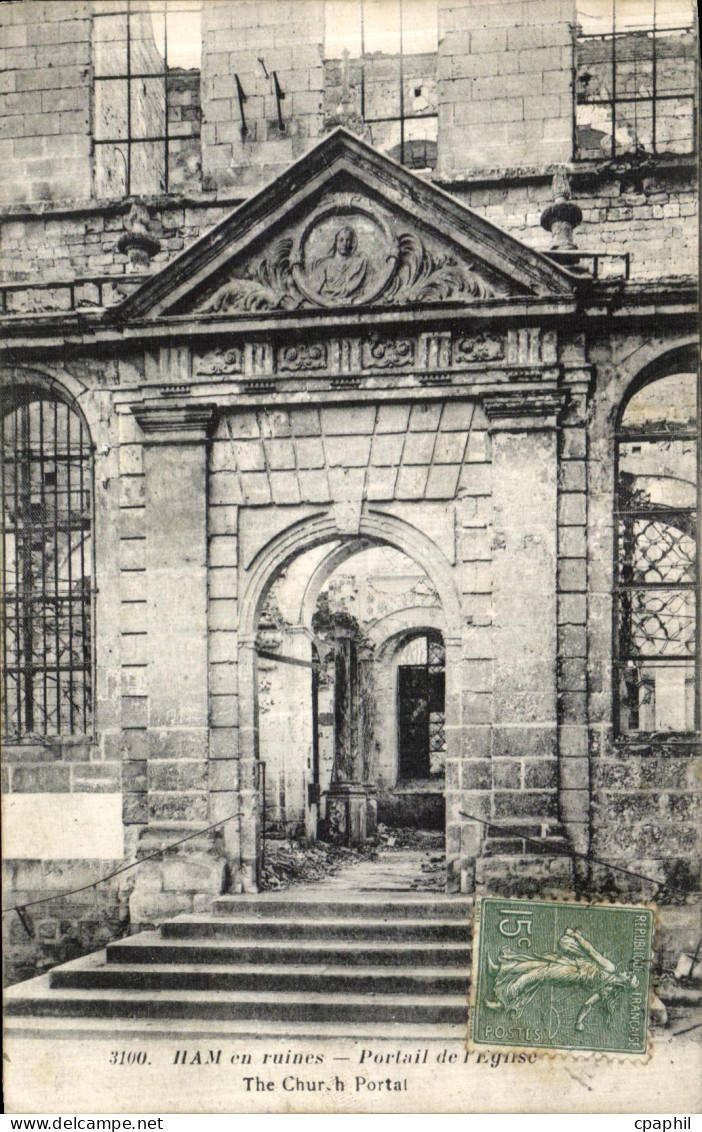CPA Ham en Ruines Portail de l Eglise Militaria