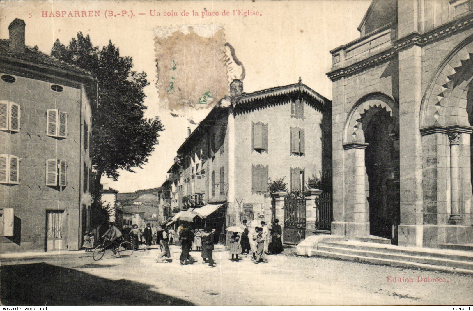 CPA Hasparren Un coin de la place de l'eglise