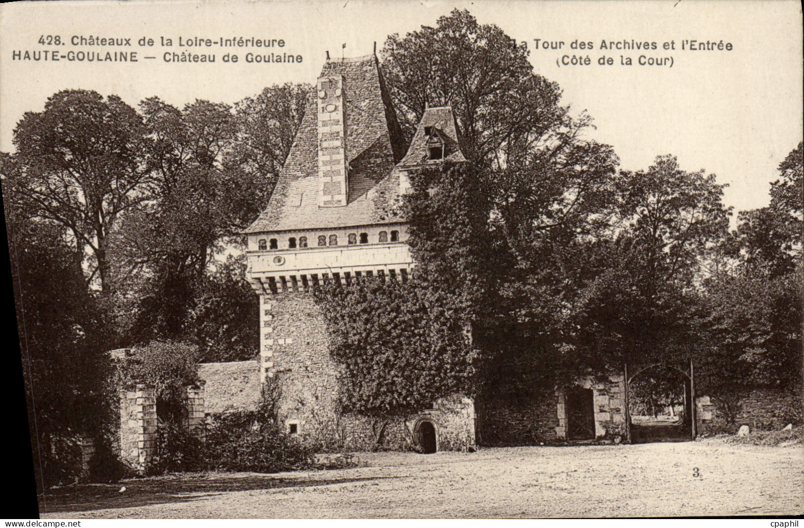 CPA Haute Goulaine Chateau de Goulaine Tour des archives et l'entree Cote de la Cour