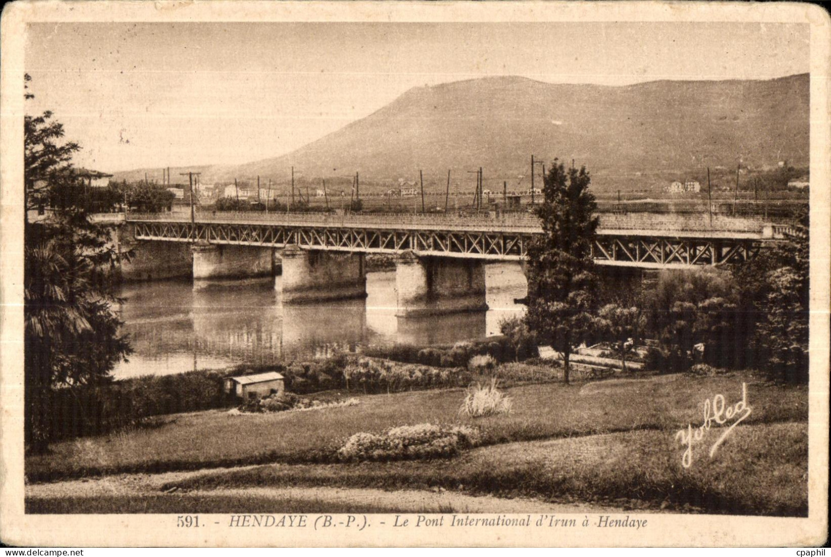 CPA Hendaye (B P ) Le Pont International d Irun a Hendaye