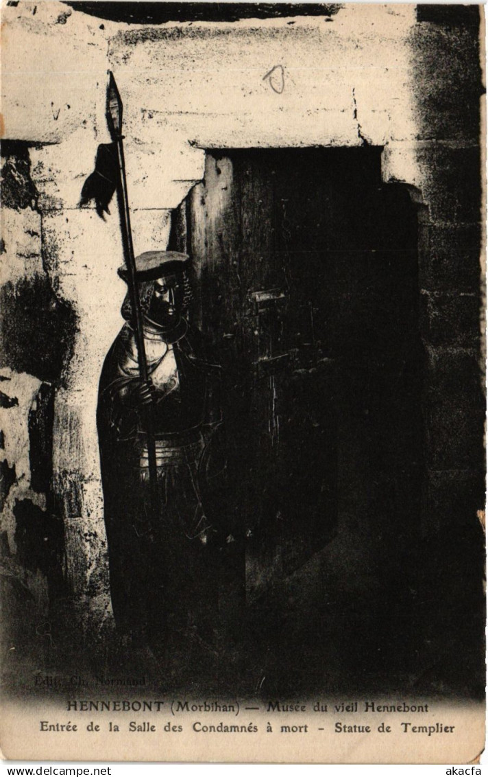 CPA HENNEBONT - Musée du vieil HENNEBONT - Entrée de la Salle (431758)