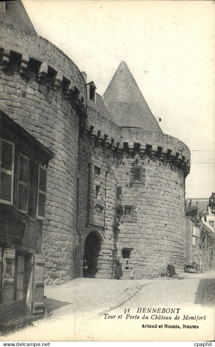 CPA Hennebont Tour et Porte du Chateau de Montfort