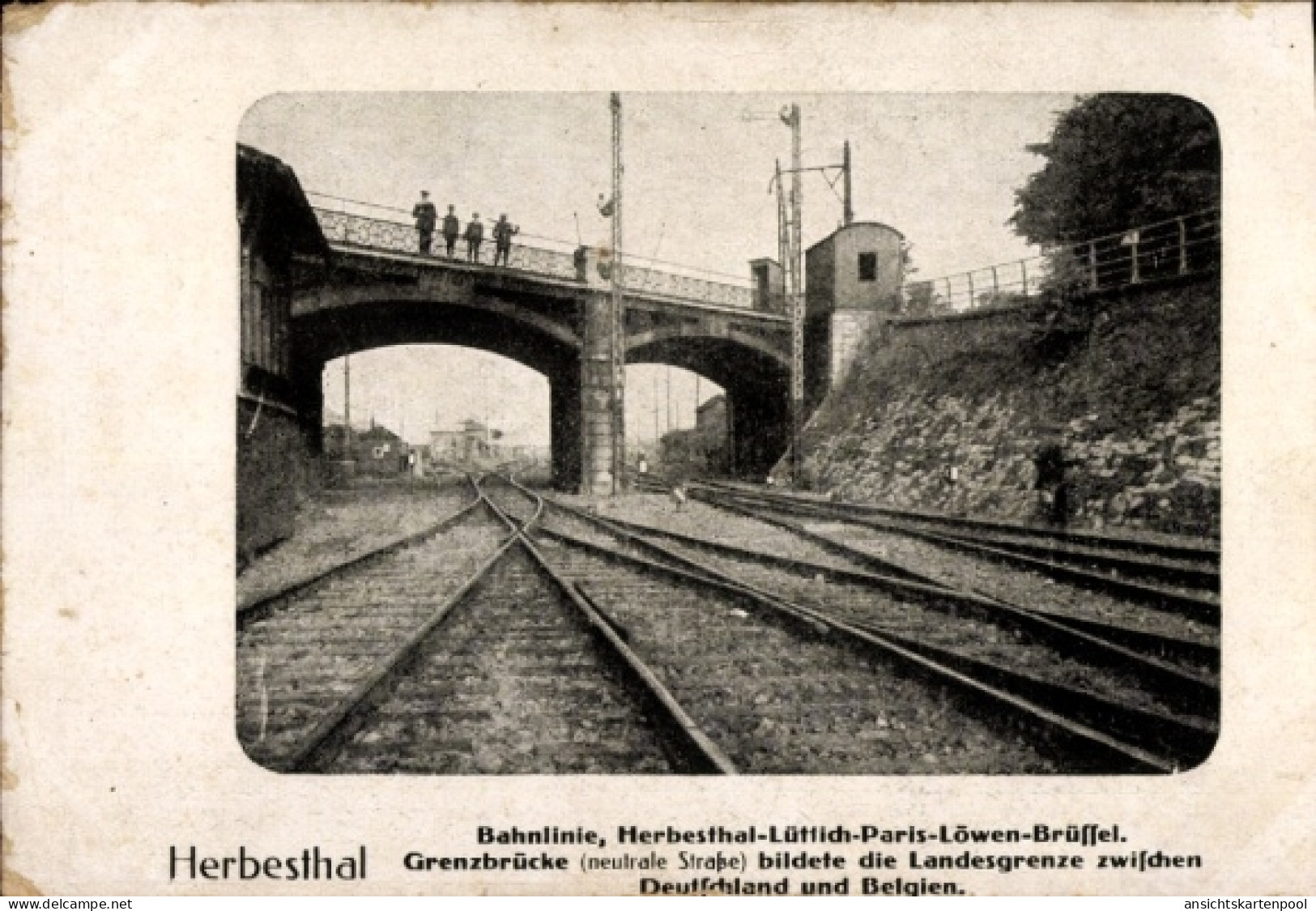 CPA Herbesthal Lontzen Wallonien Lüttich, Bahnlinie nach Brüssel, Grenzbrücke (neutrale Straße)