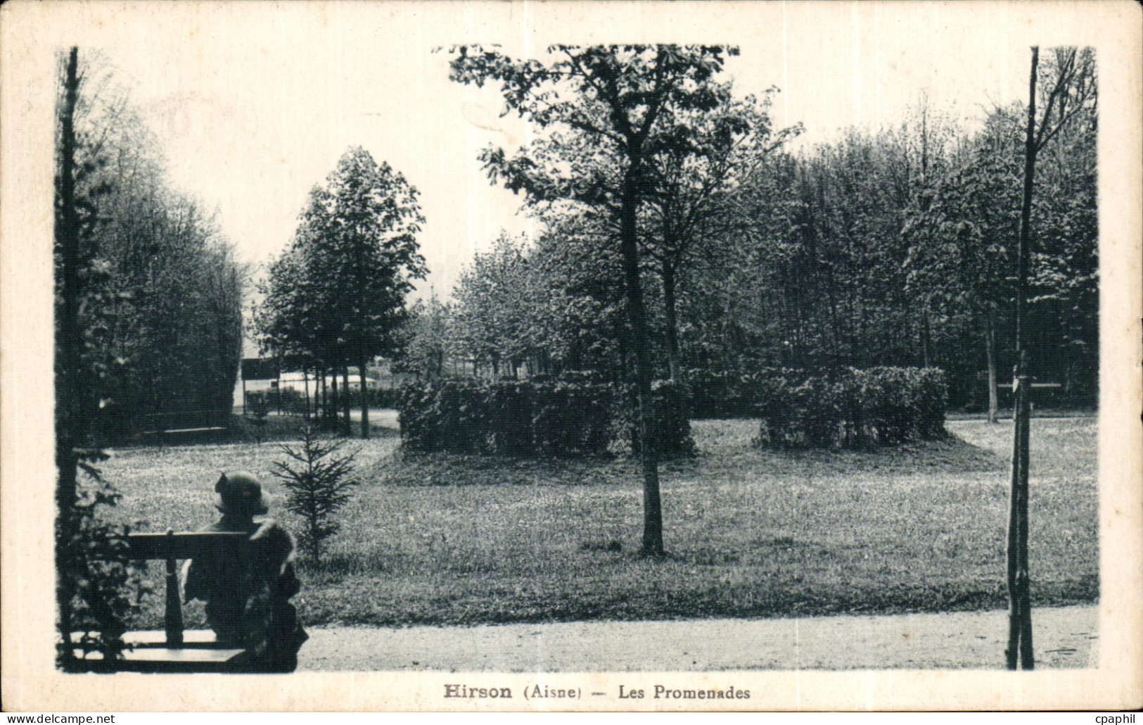 CPA Hirson Aisne Les Promenades