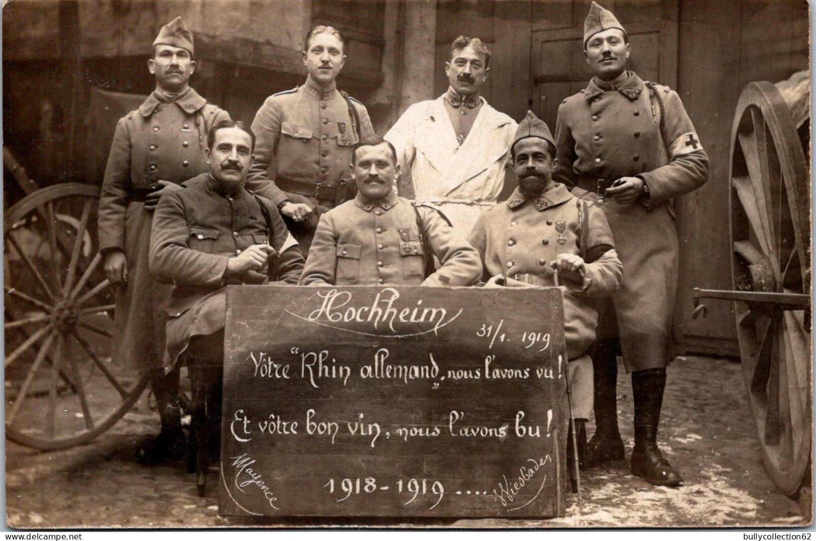 CPA  -   HOCHHEIM  - PHOTO  - Un Groupe de Militaires