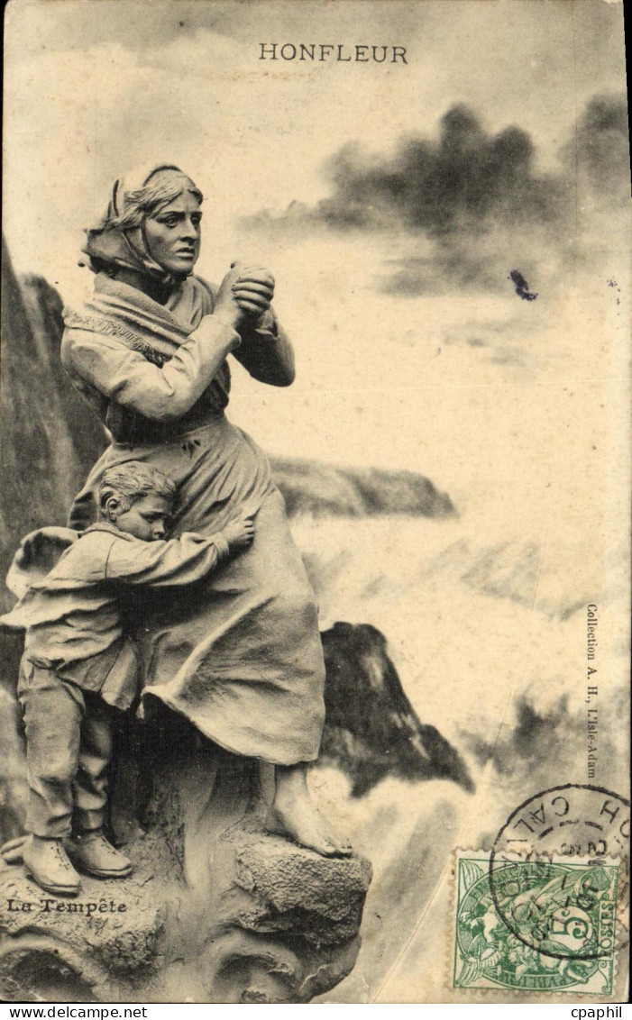 CPA Honfleur La tempete Femme