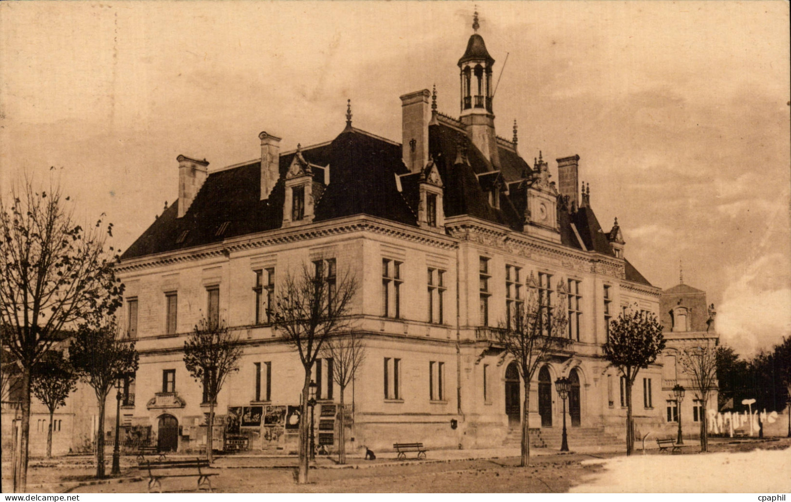 CPA Hotel de ville de Saint Jean d'Angely