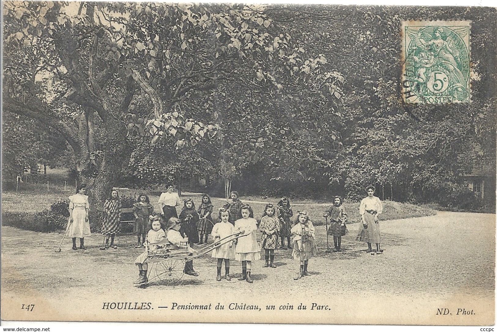 CPA Houilles Pensionnat du Château un coin du parc