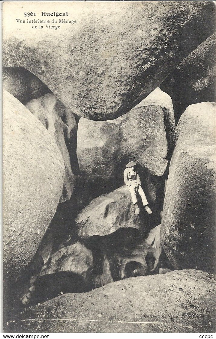 CPA Huelgoat Vue intérieure du Ménage de la Vierge