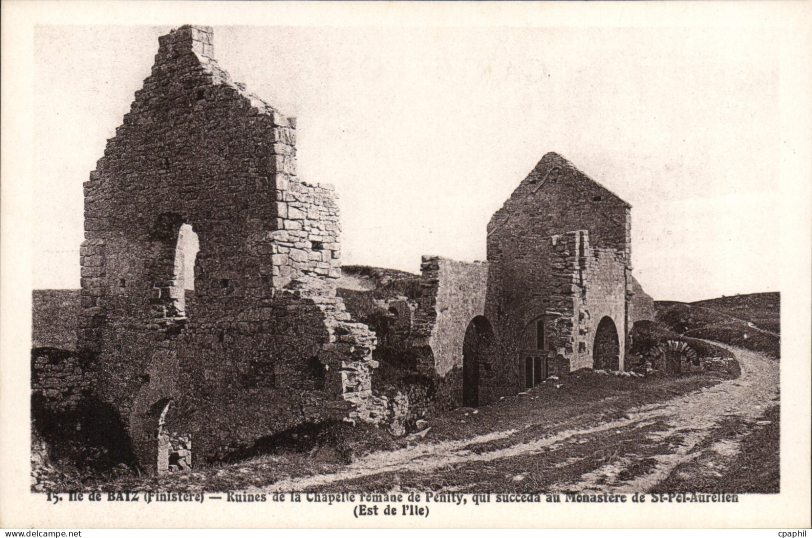 CPA Ile De Batz Ruines De La Chapelle Romaine De Penity