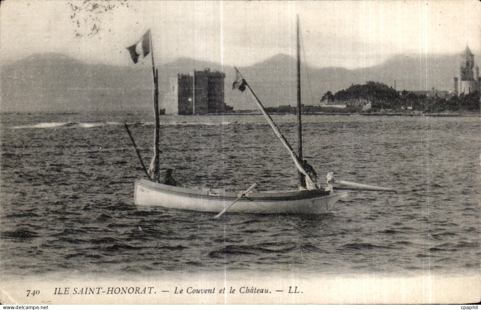 CPA Ile Saint Hanorat Le Couvent et le Chateau Bateau