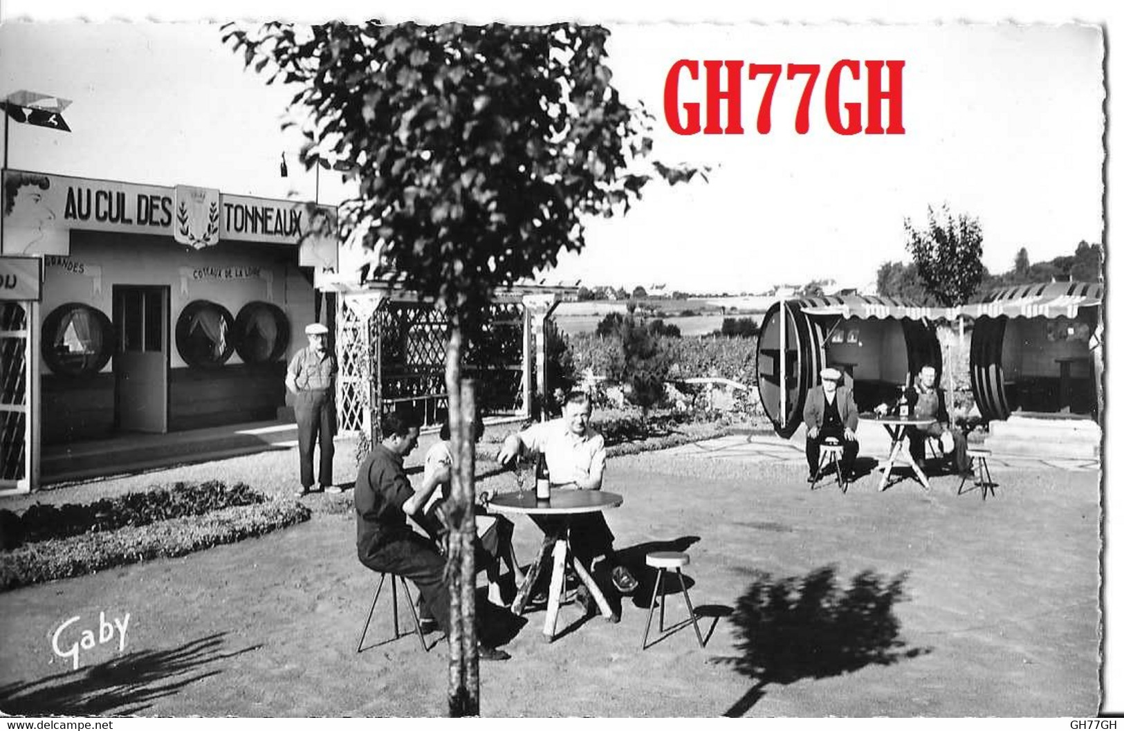 CPA INGRANDES "au cul des tonneaux -paul biotteau propriétaire"