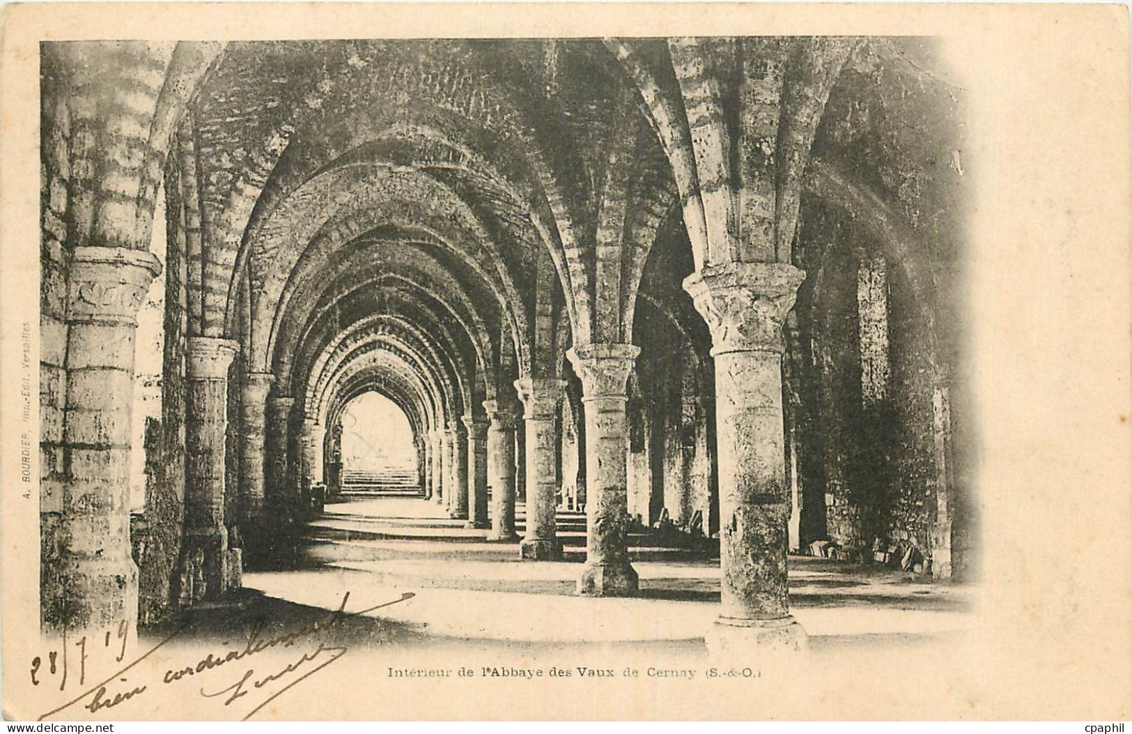 CPA Interieur de l'Abbaye des Vaux de Cernay E et O