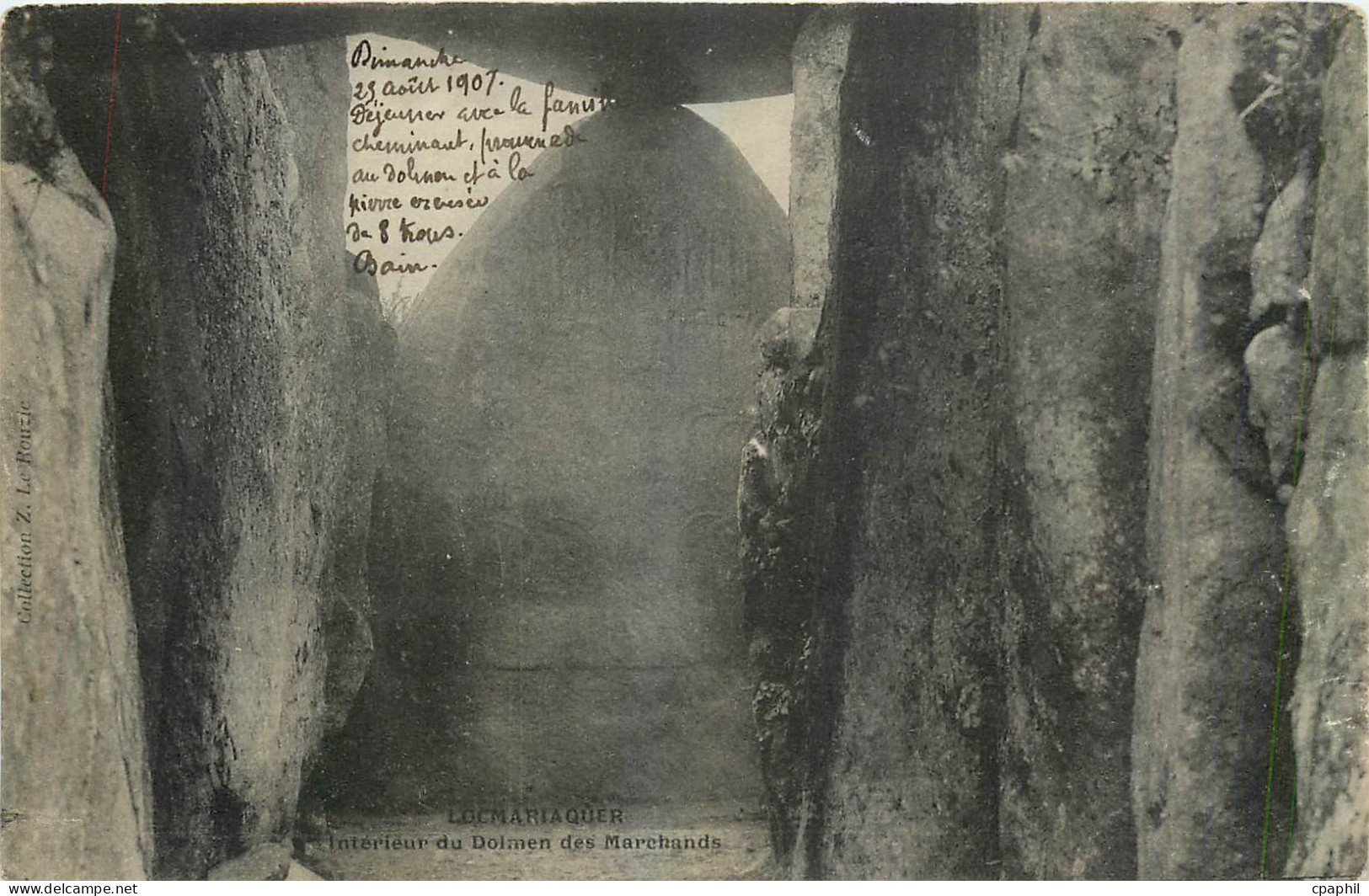 CPA Interieur du Dolmen des Marchands Locmariaquer