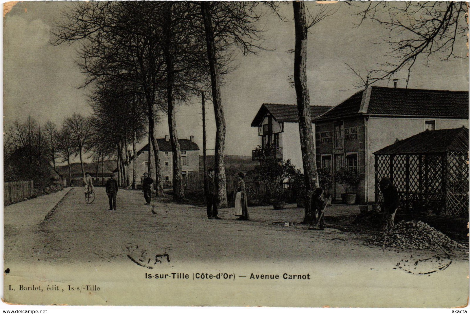 CPA Is-Sur-Tille Avenue Carnot FRANCE (1375534)