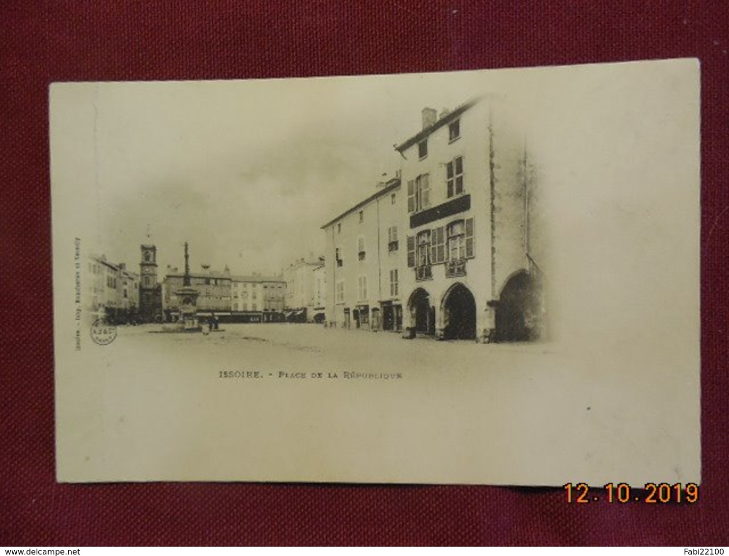 CPA - Issoire - Place de la République