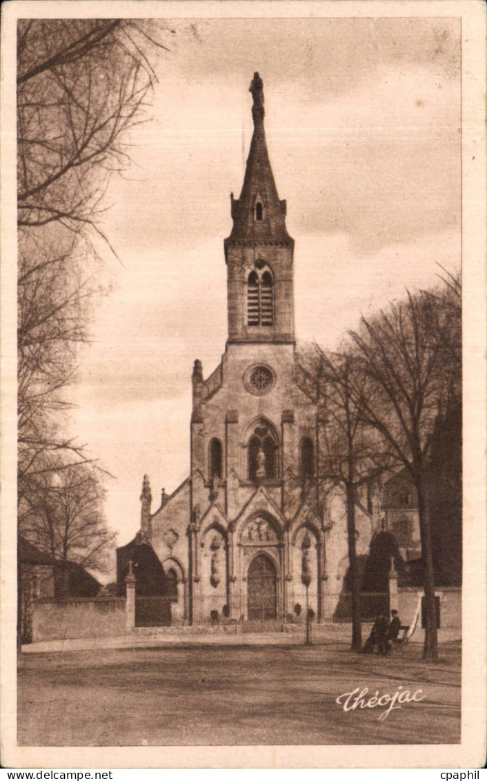 CPA Issoudun Basilique du Sacre Coeur