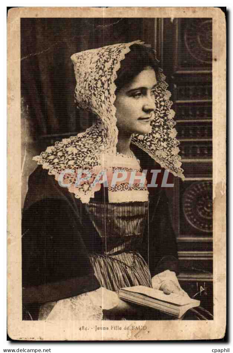 CPA Jeune Fille de Baud Folklore Costume