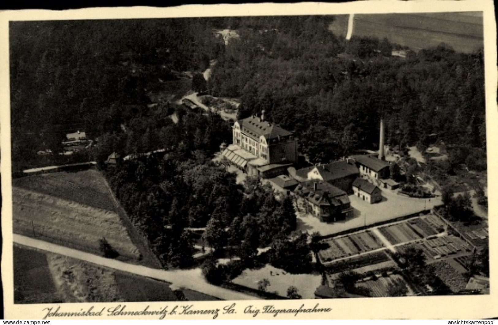 CPA Johannisbad Schmeckwitz Räckelwitz Oberlausitz, Luftaufnahme, Johannisbad, Gebäude im Grünen,