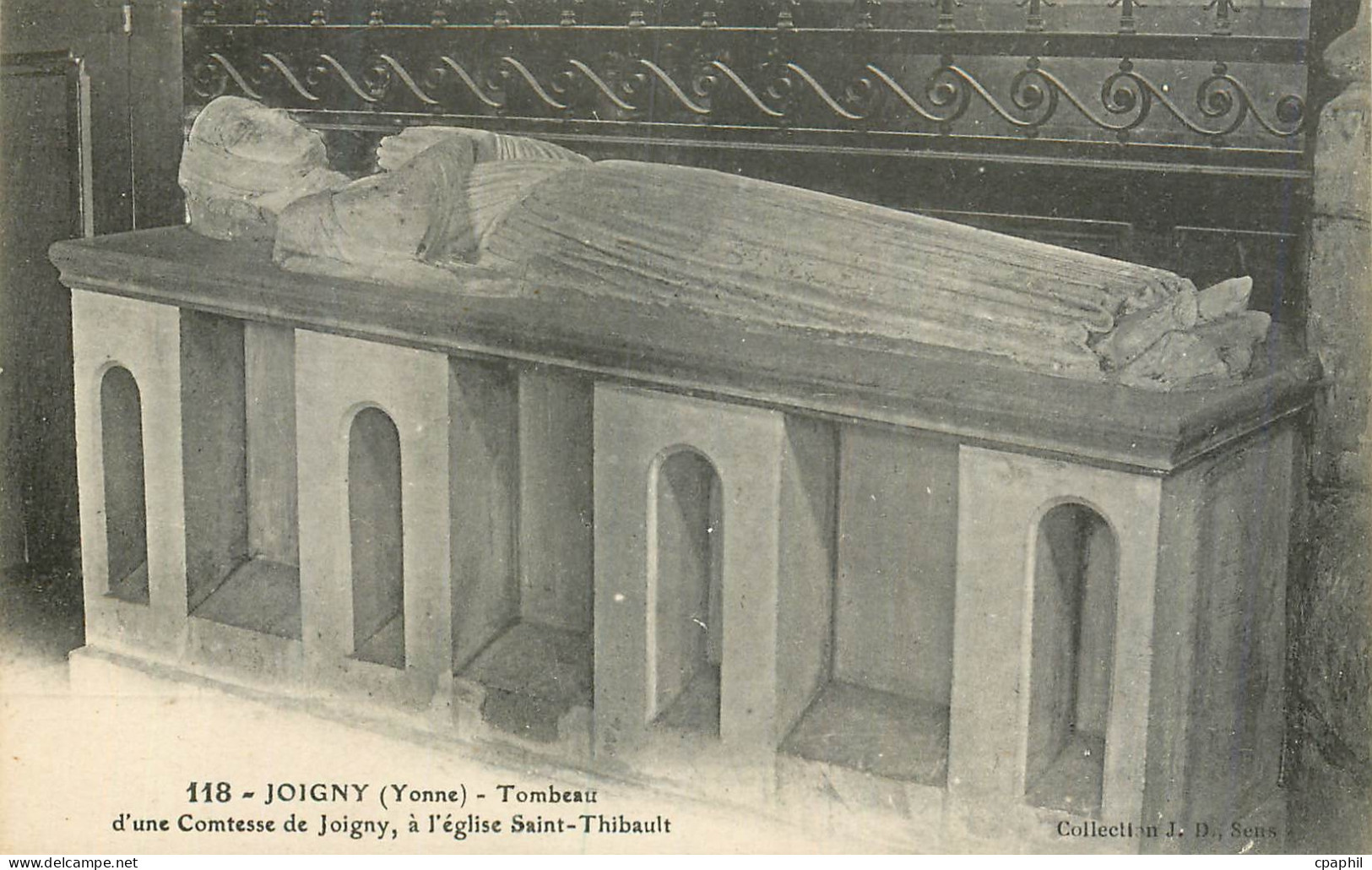 CPA Joigny (Yonne) Tombeau d'une Comtesse de Joigny a l'Eglise St Thibault