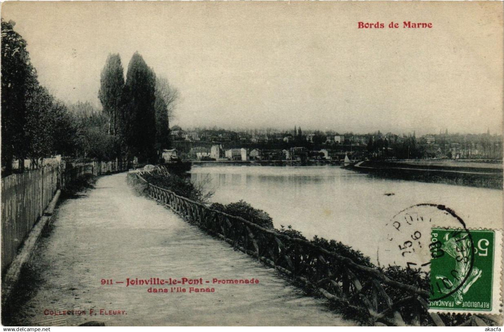 CPA JOINVILLE-le-PONT 911 Promemnade dans Ile Fanas Bords de Marne (671948)