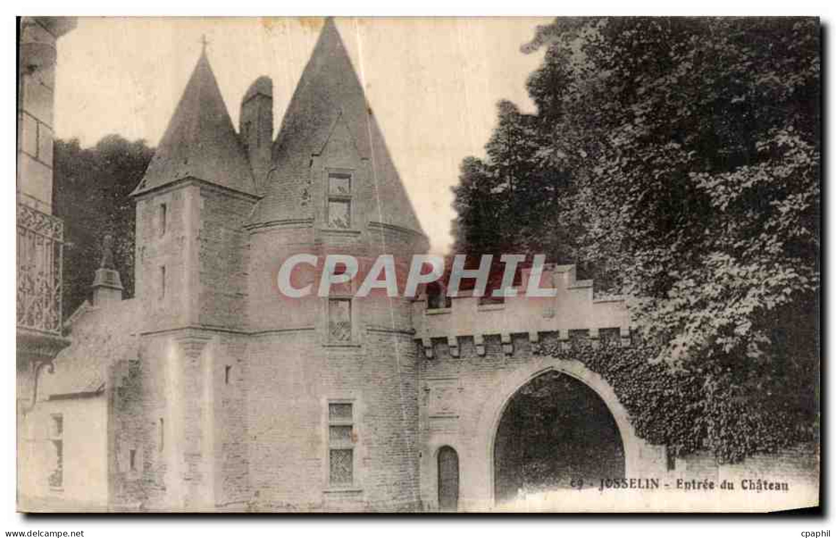 CPA Josselin Entree du Chateau