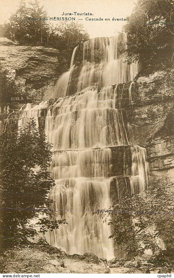 CPA Jura-Touriste Cours du Herisson Cascade en evantail