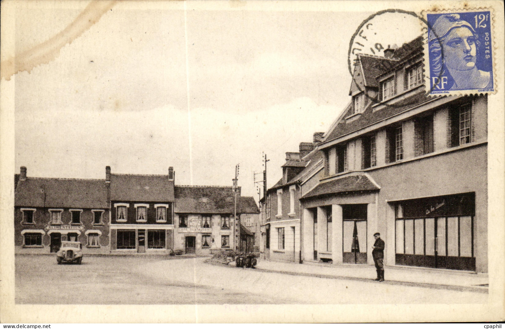 CPA Juvigny Sous Andaine La Place du Bourg