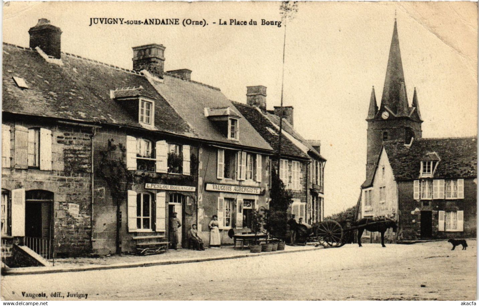 CPA Juvigny-sous-Andaine - La Place du Bourg (259292)
