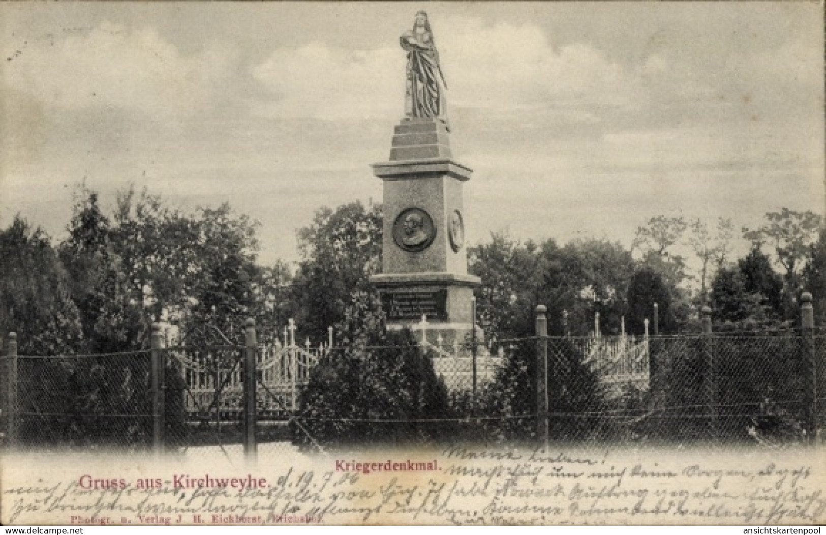 CPA Kirchweyhe Weyhe Niedersachsen, Kriegerdenkmal, Statue, Friedhof, Gruss aus Kirchweyhe