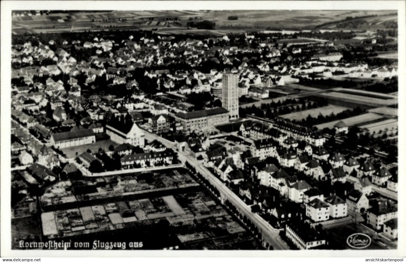 CPA Kornwestheim in Württemberg, Luftaufnahme von Stadtansicht, Häuser, Felder