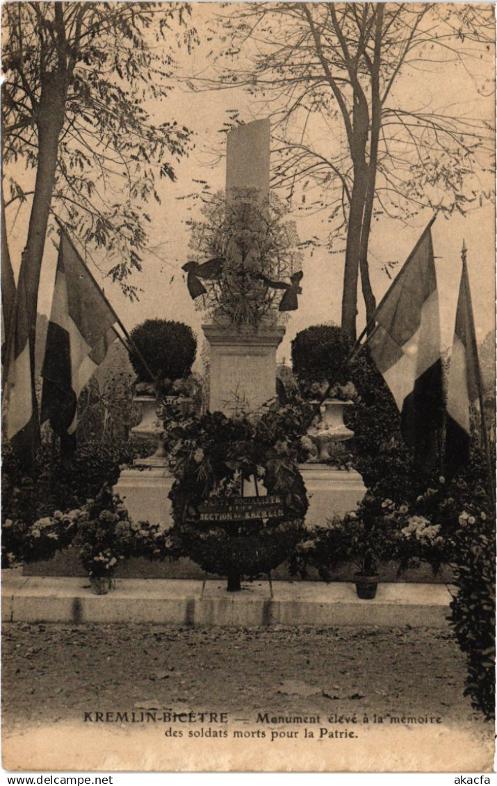CPA Kremlin Bicetre Monument des soldats (1364211)