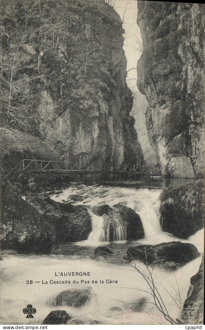 CPA l'Auvergne La Cascade du Pas de la Cere