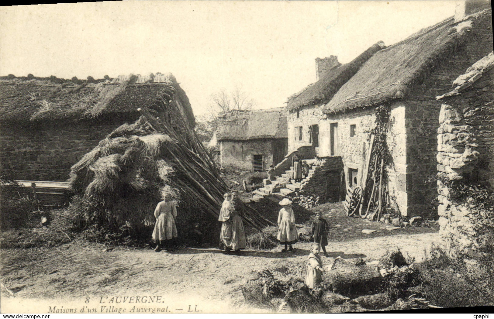 CPA L'Auvergne Maisons D'Un Village Auvergne