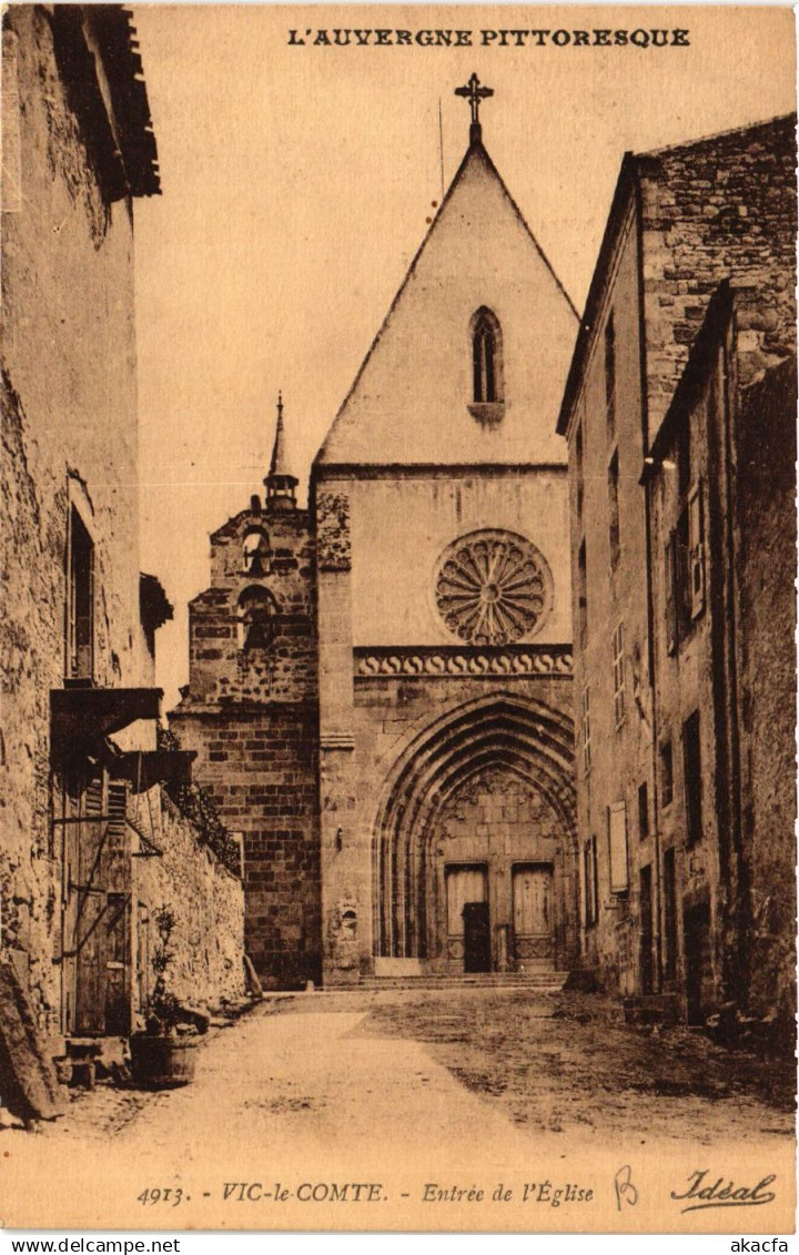 CPA L'Auvergne Pittoresque VIC-le-COMTE Entrée de l'Église (409142)