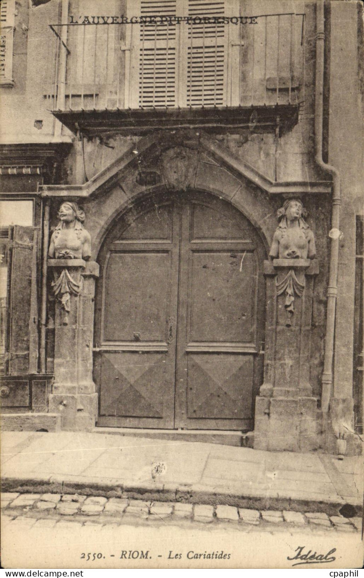 CPA L Auvergne Riom Les Cariatides