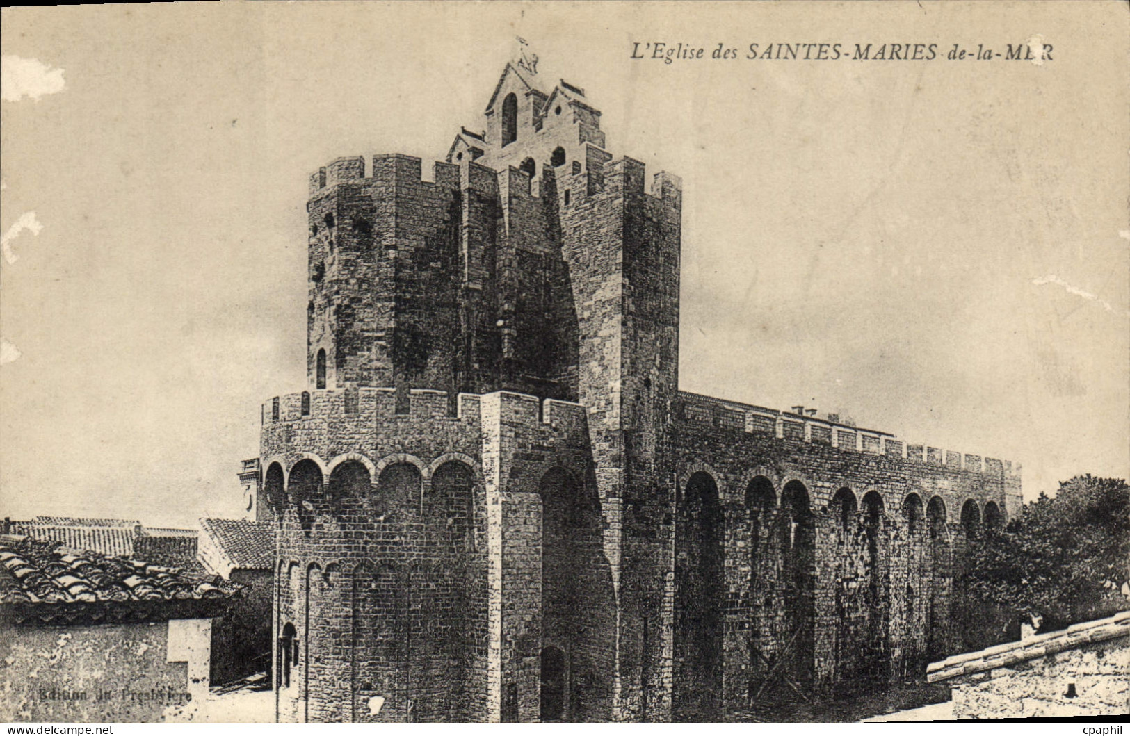 CPA L'Eglise des Saintes Maries de la Mer