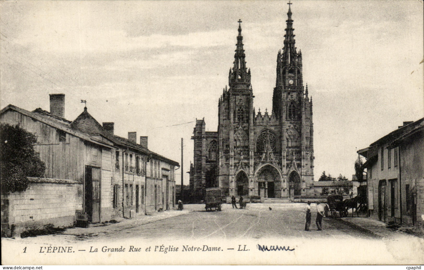 CPA L'Epine La Grande Rue et I'Eglise Notre Dame