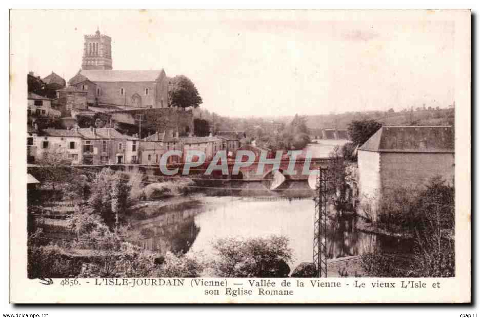 CPA L'Isle Jourdain Vallee de la Vienne Le vieux L'Isle et son Eglise Romane