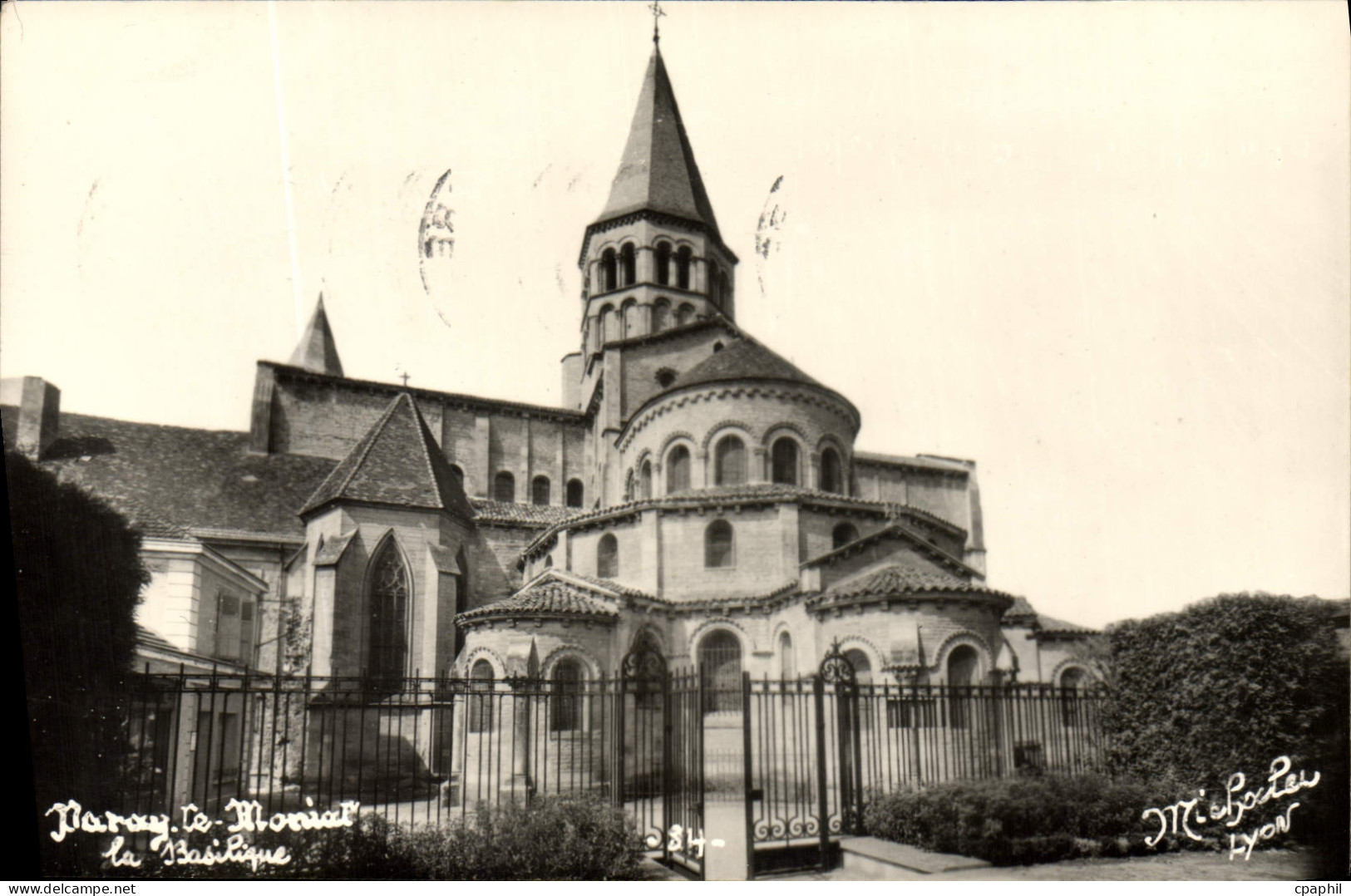 CPA La Basilique Paray le Monial