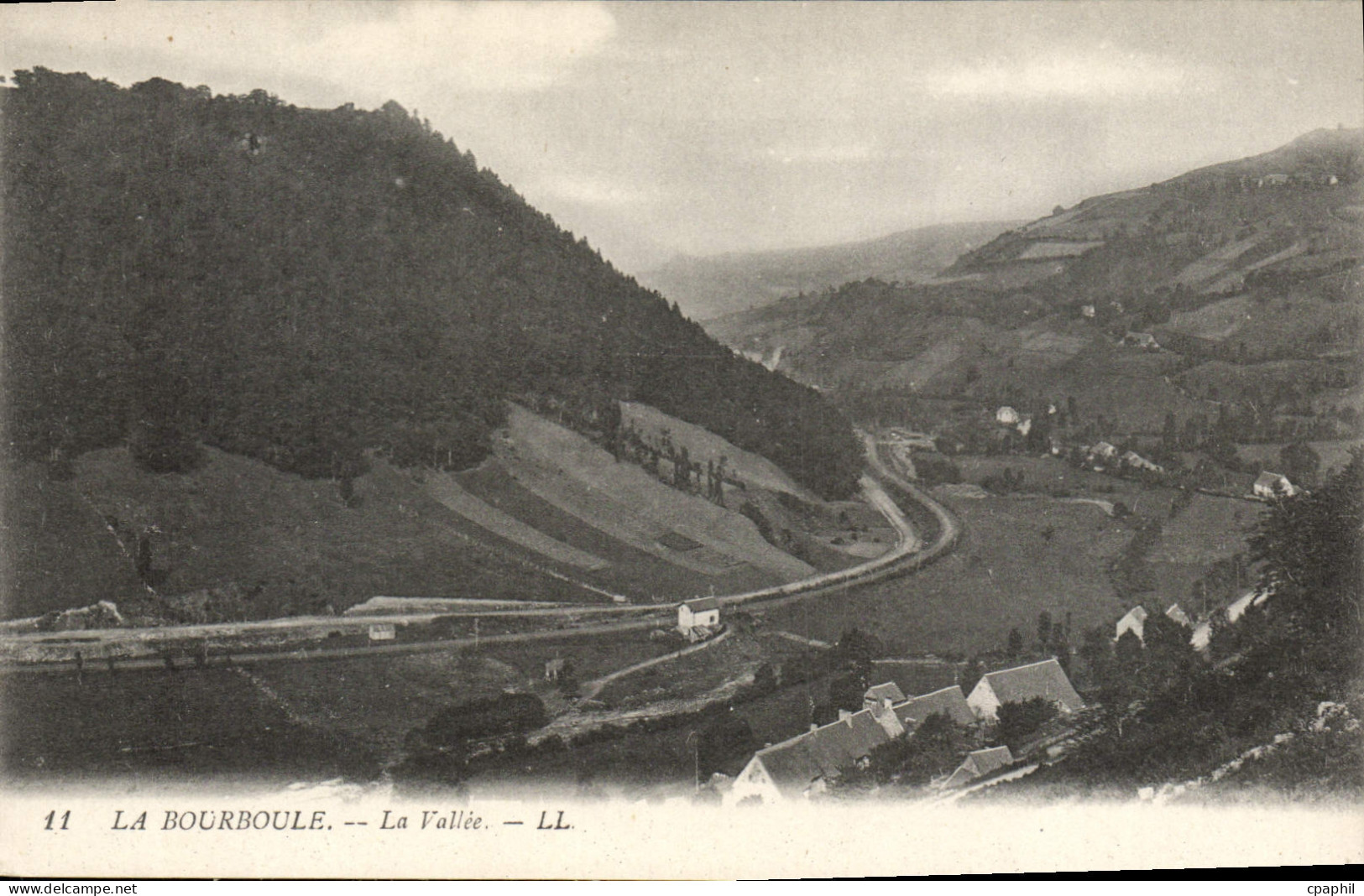 CPA La Bourboule La Vallee