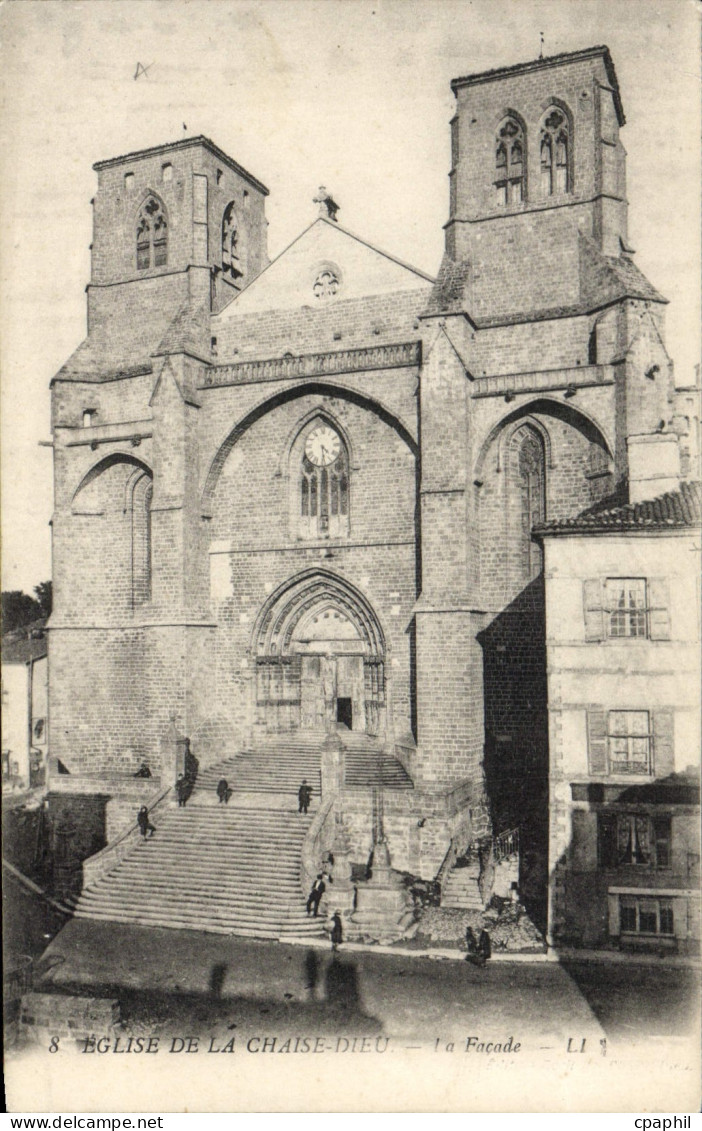 CPA La Chaise Dieu Eglise La facade