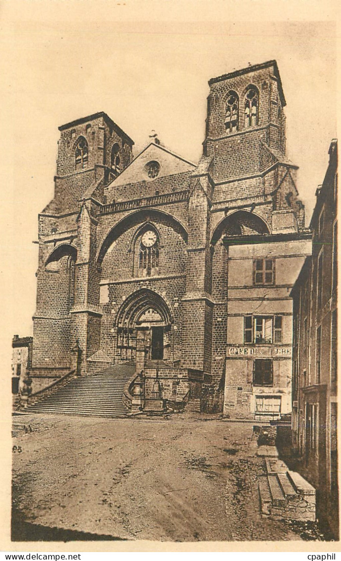 CPA La chaise dieu l eglise portail xiv