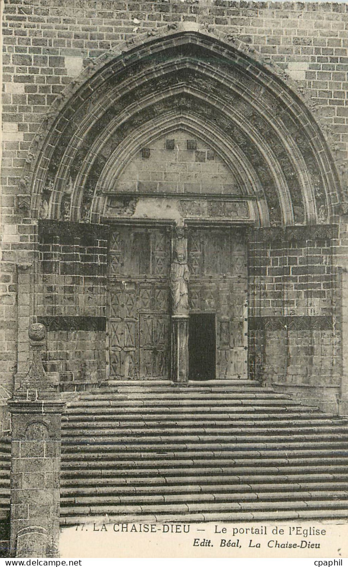 CPA la Chaise Dieu le Portail de l'Eglise