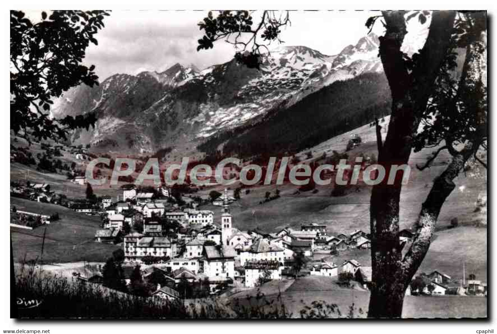 CPA La Clusaz Vue Generale Et Chaine Des Aravis