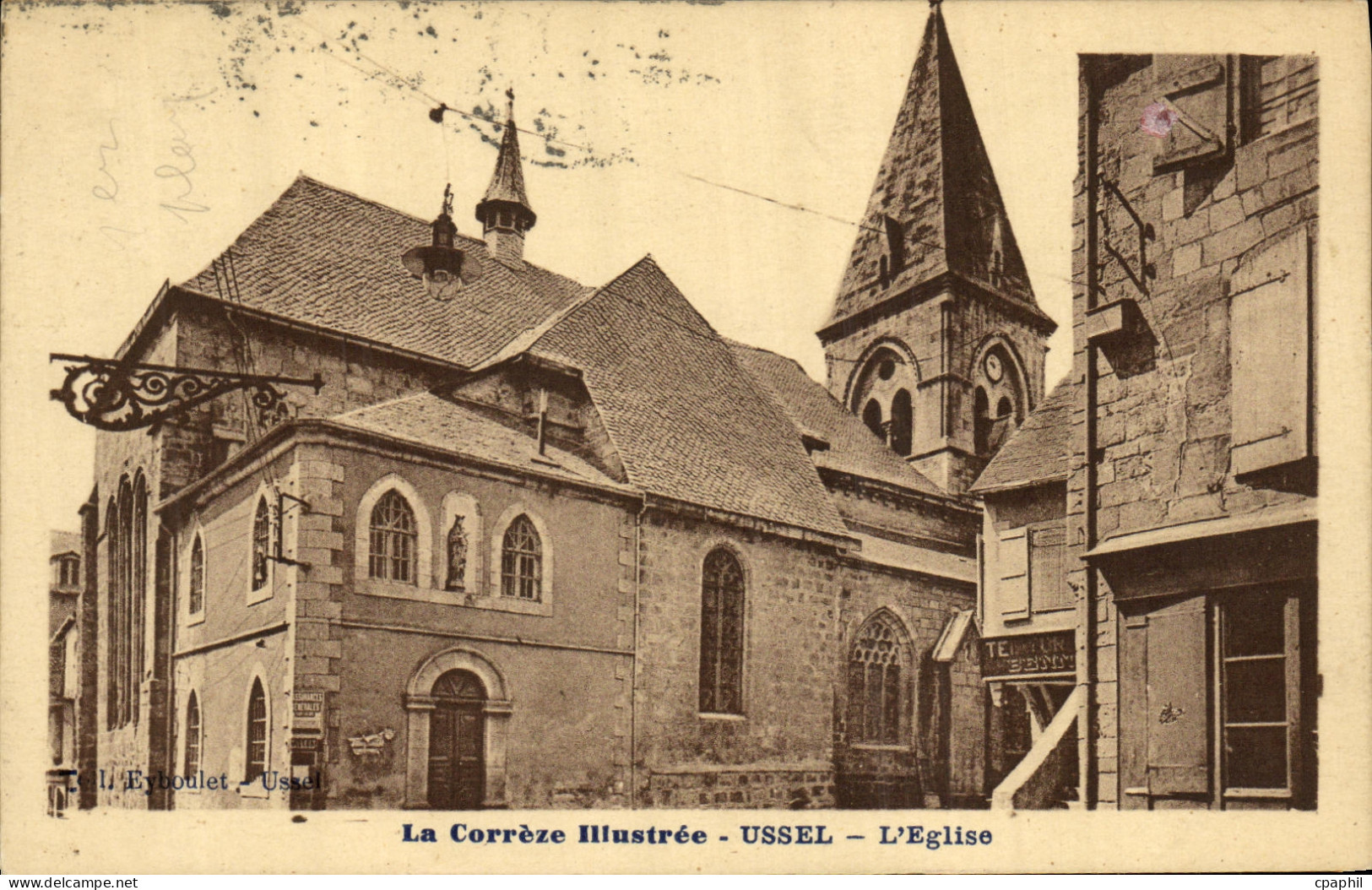 CPA La Correze lllustree Ussel L Eglise