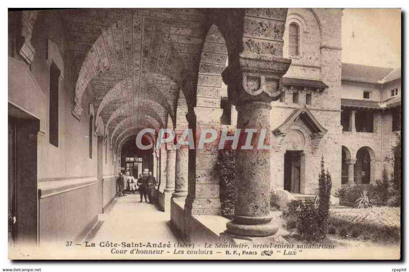 CPA La Cote Saint Andre Le seminaire Cour d'honneur Les couloirs