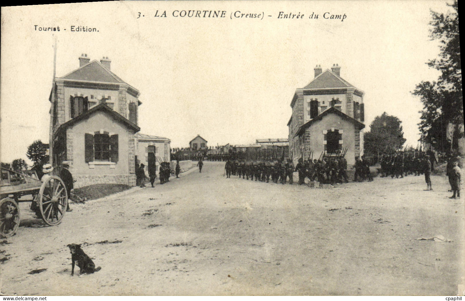 CPA La Courtine Entree du Camp Militaria