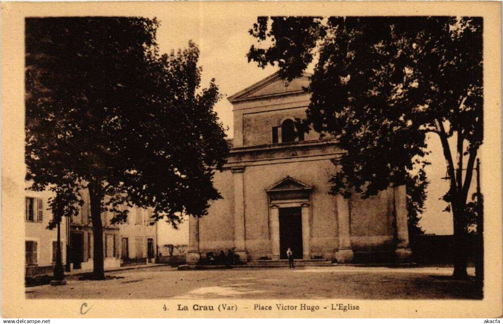 CPA LA CRAU Place Victor Hugo - église (614206)